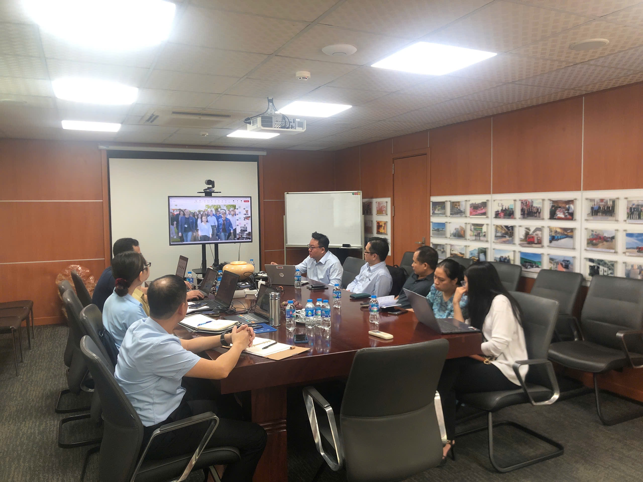Công ty TNHH Tuyết Nga trở thành đại diện phân phối xe nâng xúc lật thương hiệu GEHL tại Việt Nam 4 TNC GEHL 3