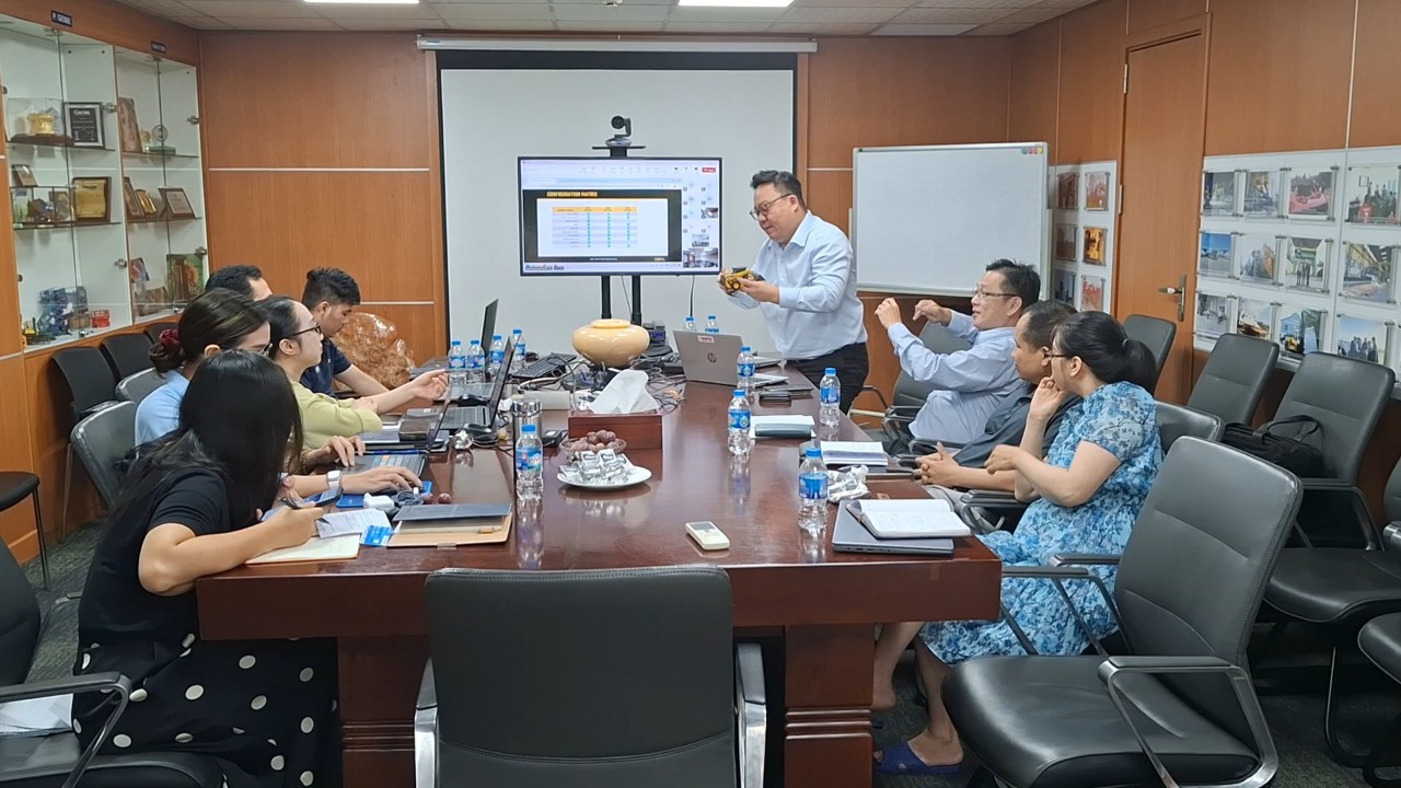 Công ty TNHH Tuyết Nga trở thành đại diện phân phối xe nâng xúc lật thương hiệu GEHL tại Việt Nam 3 dao tao sp gehl